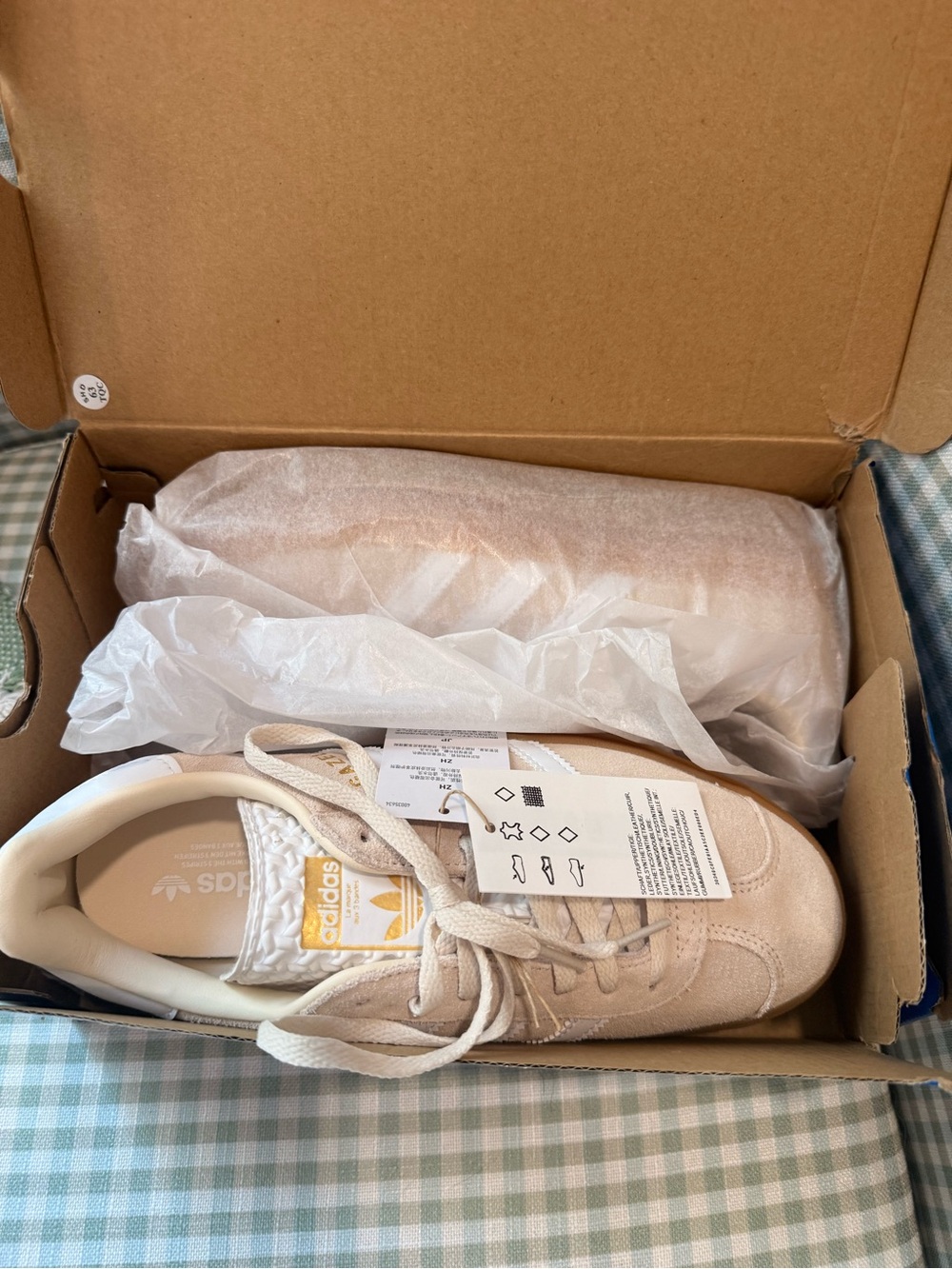 adidas Youth Suede Sneaker (fit women’s 7.5/8)- Light Beige